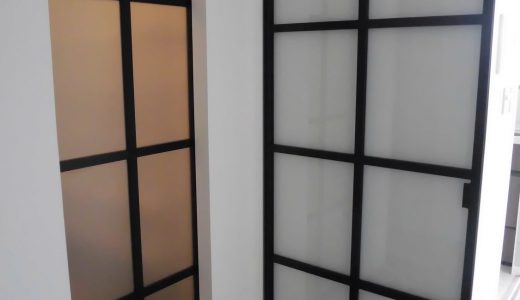 格子のアルミ建具